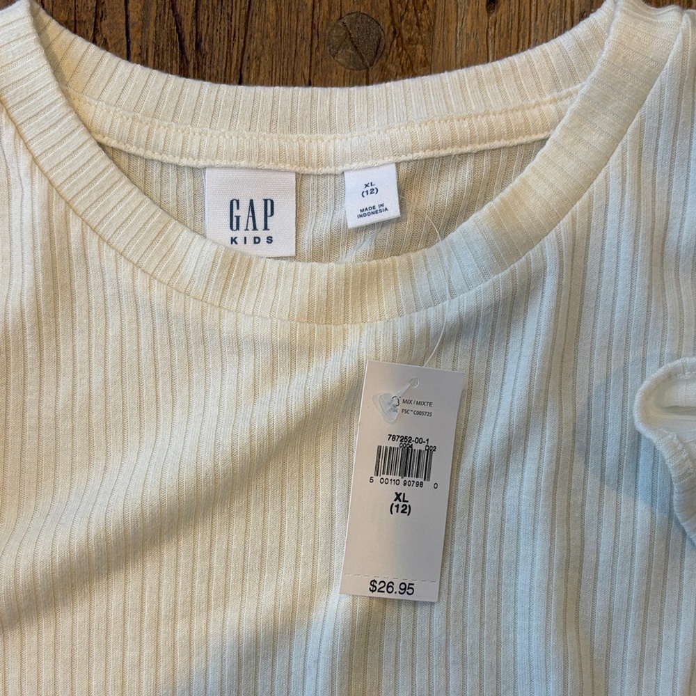 GAP Cream Ruffle Shoulder Top - Picture 2 of 4